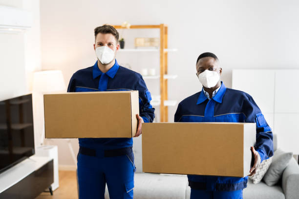 Delivery Mover Standing Carrying Box In Face Mask